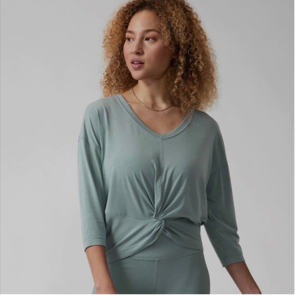 Athleta EMBODY twist top size M